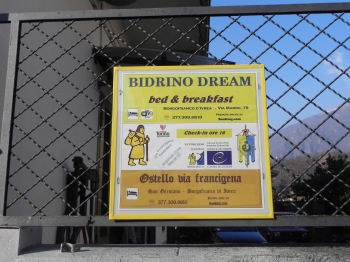 Cartello Ostello VF a Borgofranco d’Ivrea (48487 bytes)